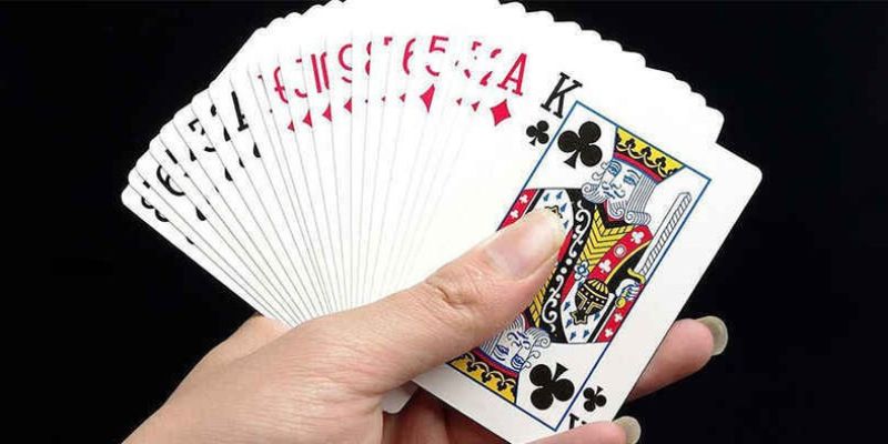 Mỗi chất bài lại gắn liền với một tầng lớp trong xã hội